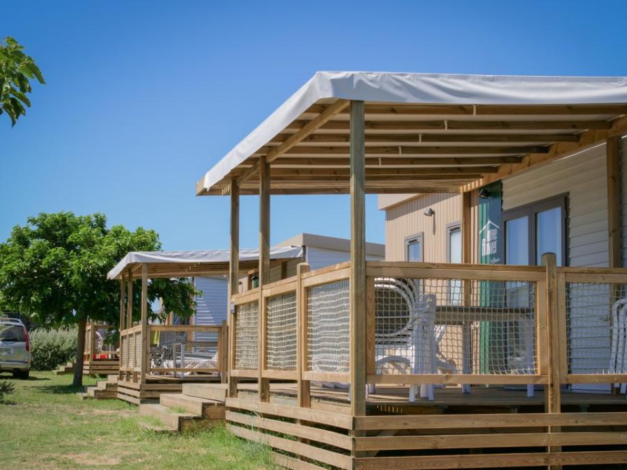 Mobilhome 4 personnes - Homeflower Premium 29m² (2 chambres) + CLIM + terrasse semi-couverte + TV + draps + serviettes 1