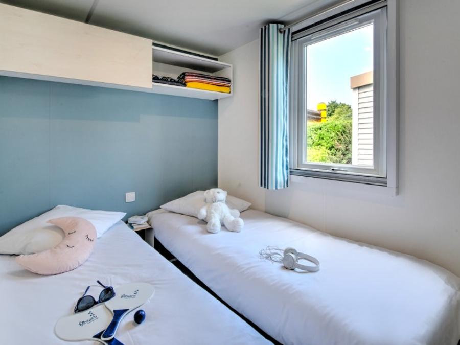Mobilhome 4 personnes - Homeflower Premium 29m² (2 chambres) + CLIM + terrasse semi-couverte + TV + draps + serviettes 5