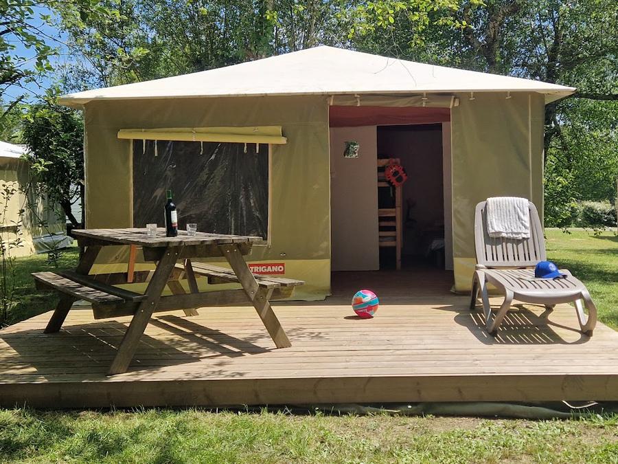 Bungalow toilé 4 personnes - Basic Lodge 0