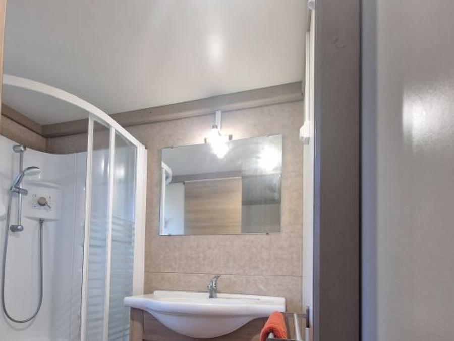 Chalet 5 personnes - Chalet Confort Mimosa (2 ch -5 pers max) 28 m² + terrasse + local rangement 6