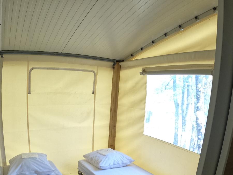 Tente en toile et en bois 4 personnes - Tithome avec sanitaire (samedi à samedi du 06/07/24 au 31/08/24) 4 pers. 7