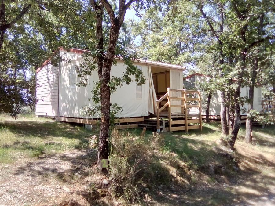 Tente en toile et en bois 4 personnes - Tithome avec sanitaire (samedi à samedi du 06/07/24 au 31/08/24) 4 pers. 10