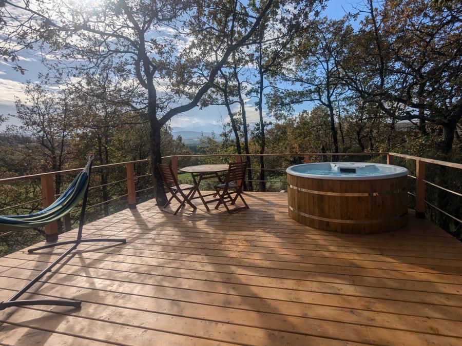 Hébergement 2 personnes - Cabane en bois 4 saisons avec jacuzzi 3
