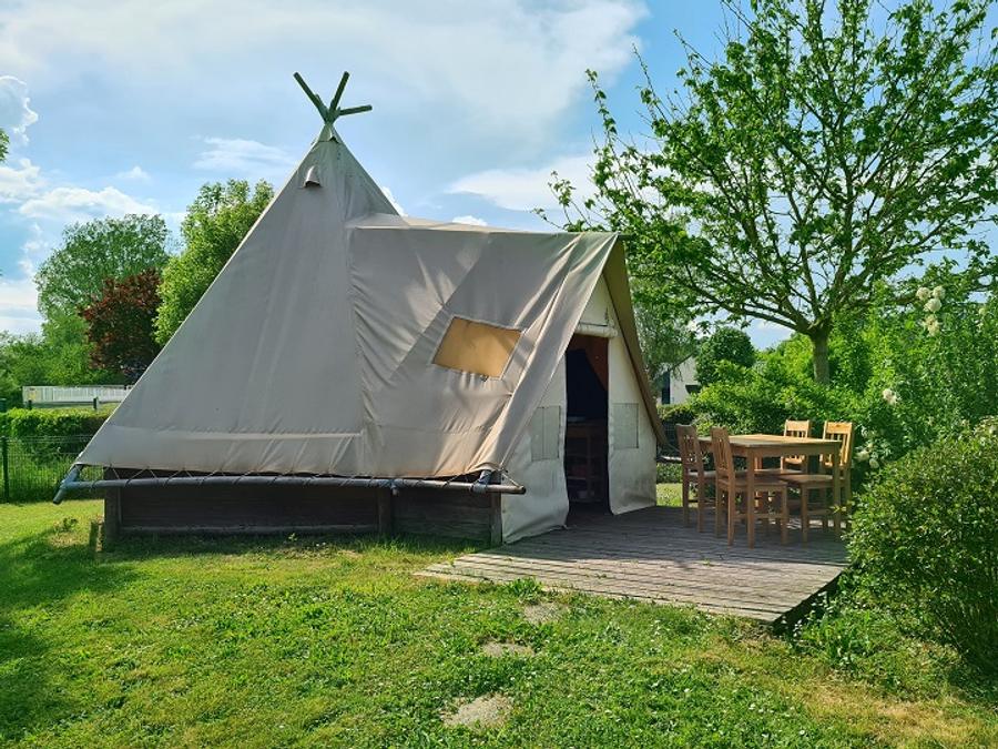 Tente en toile et en bois 2 personnes - Tipi - sans sanitaires 0