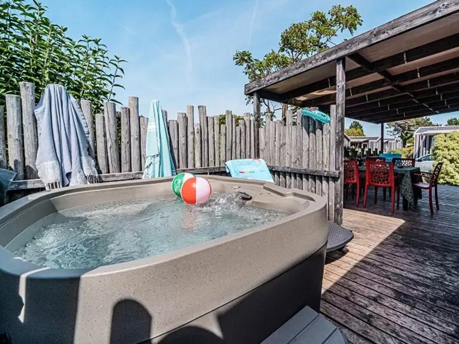 Mobilhome 6 personnes - Trio Premium 4 Pièces 6 Personnes Jacuzzi + Climatisé + TV 8