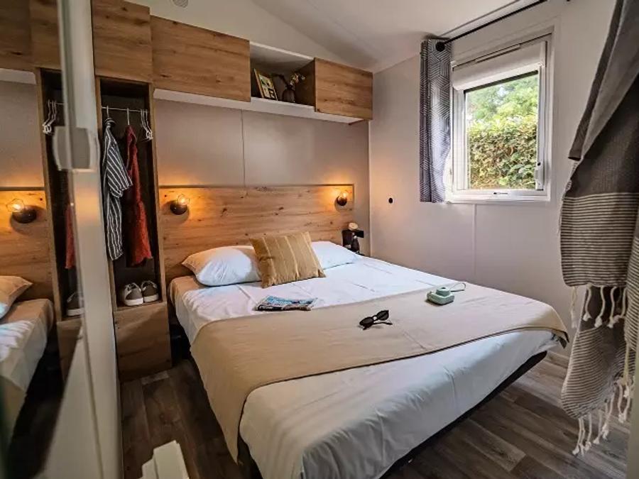 Mobilhome 8 personnes - Quattro Premium 5 Pièces 8 Personnes Jacuzzi + Climatisé + TV 4