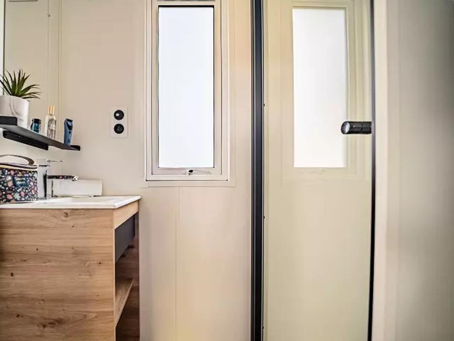 Mobilhome 8 personnes - Quattro Premium 5 Pièces 8 Personnes Jacuzzi + Climatisé + TV 7