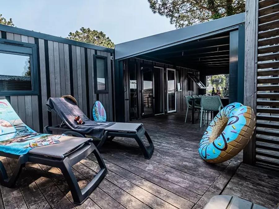 Mobilhome 8 personnes - Quattro Premium 5 Pièces 8 Personnes Jacuzzi + Climatisé + TV 9