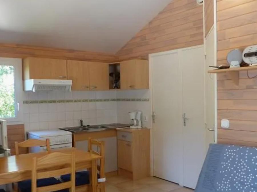 Chalet 6 personnes - Chalet Confort -35m² -2 chambres - terrasse semi-couverte - TV - Clim 2/6 pers 1