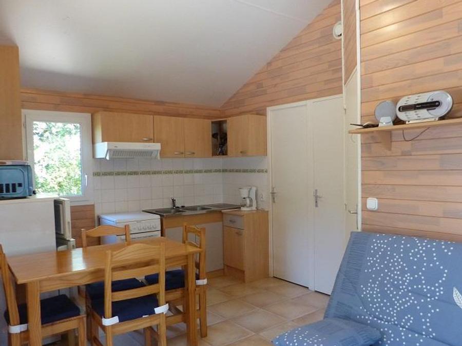 Chalet 6 personnes - Chalet Confort -35m² -2 chambres - terrasse semi-couverte - TV - Clim 2/6 pers 5