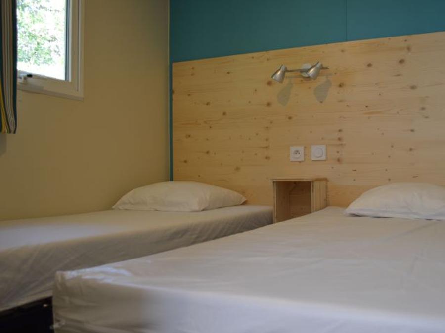 Mobilhome 4 personnes - Mobil-Home Confort -28m² -2 chambres - terrasse semi-couverte - TV - Clim 2/4 pers 10