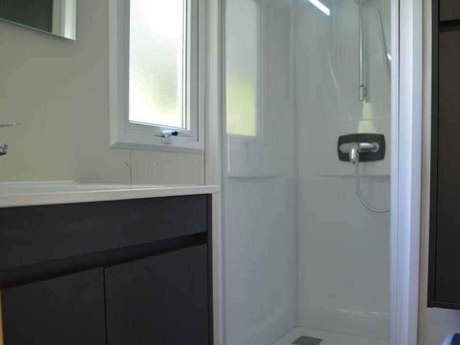 Mobilhome 4 personnes - Mobil-Home Confort -28m² -2 chambres - terrasse semi-couverte - TV - Clim 2/4 pers 11