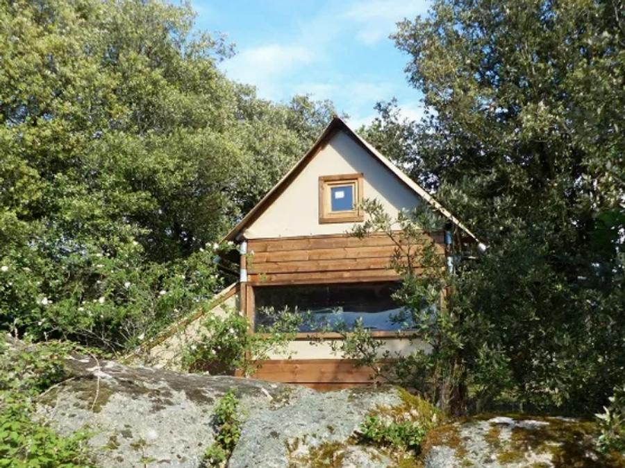 Tente en toile et en bois 4 personnes - Tente Bivouac XL sur pilotis Standard 2 chambres - en pleine nature (sans sanitaires) 2/4 pers 0