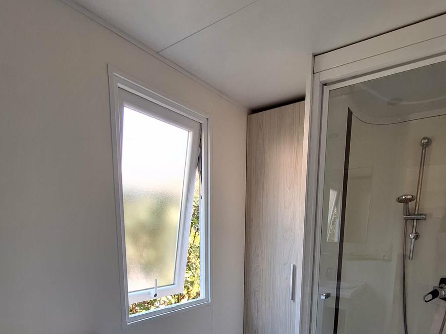 Mobilhome 4 personnes - Mobil-home Confort Louisiane 26m² 2 chambres - terrasse semi-couverte + TV +clim 2/4 pers 10