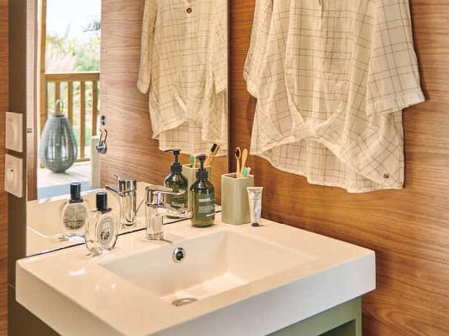 Hébergement 4 personnes - Wood lodge sur pilotis + sanitaire et SDB 4 pers 2