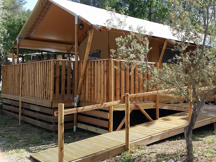 Tente en toile et en bois 4 personnes - HUTTE - 2 chambres avec salle de bains 4 pers 0