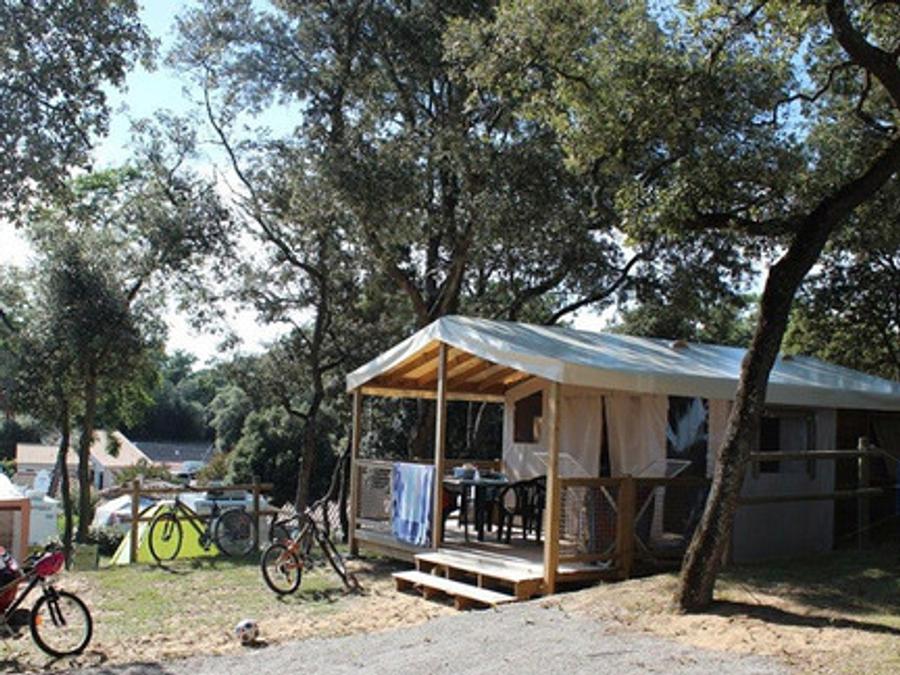 Tente en toile et en bois 5 personnes - Aqua 2 chambres 5 personnes Terrasse semi-couverte 0