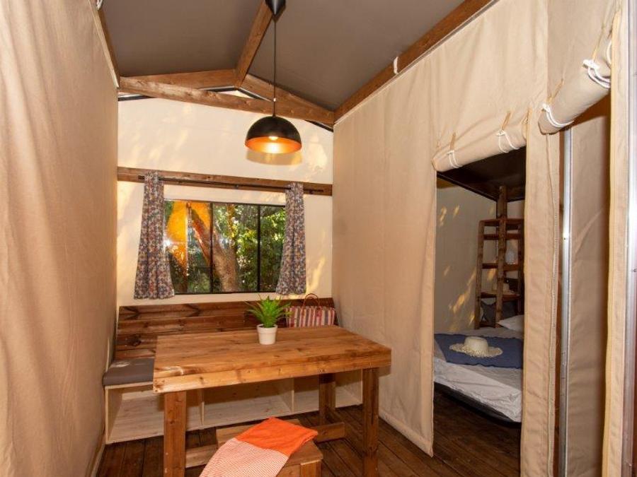 Tente en toile et en bois 4 personnes - C- Tente Lodge Mana 2 chambres 22m² 1