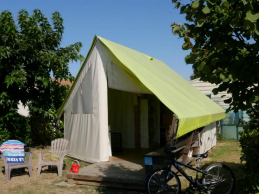 Tente en toile et en bois 4 personnes - LODGE SAHARI avec sanitaire privatif 1