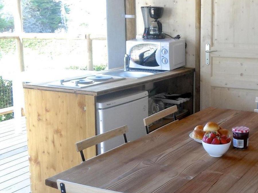 Tente en toile et en bois 4 personnes - Cabane Lodge Standard sur pilotis 34m² - 2 chambres - terrasse couverte de 10m² 4 pers 1