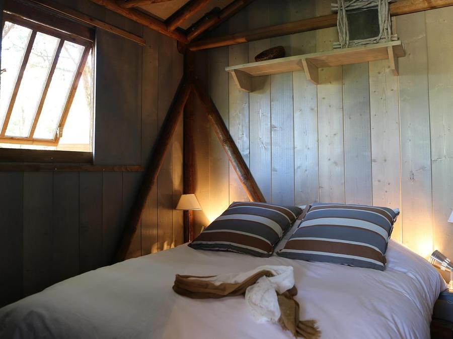 Tente en toile et en bois 4 personnes - Cabane Lodge Bois Standard sur pilotis 38m² - 2 chambres - terrasse couverte de 8m² + TV 4 pers. 4