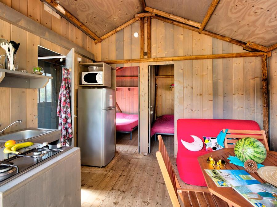 Tente en toile et en bois 4 personnes - Cabane Lodge Bois Standard sur pilotis 38m² - 2 chambres - terrasse couverte de 8m² + TV 4 pers. 2