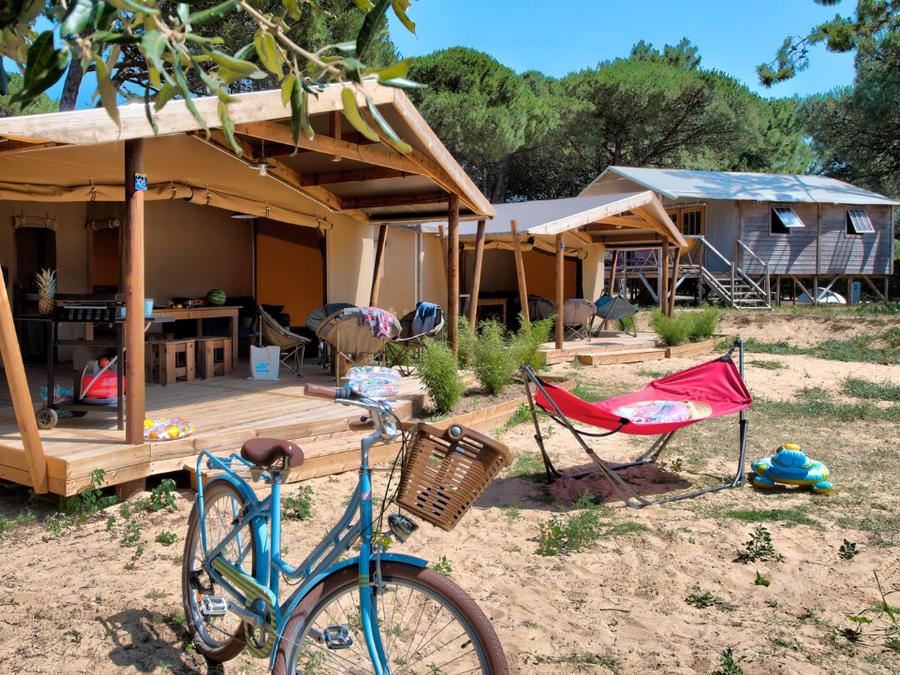 Tente en toile et en bois 5 personnes - Ecolodge Cotton Confort 32 m² - 2 chambres - terrasse couverte de 11m² + TV 5 pers 1