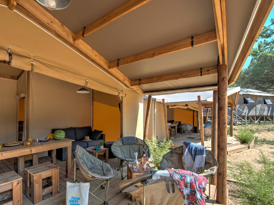 Tente en toile et en bois 6 personnes - Ecolodge Cotton Confort 35m² - 3 chambres - terrasse couverte de 11m² + TV 6 pers 2