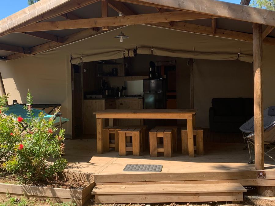 Tente en toile et en bois 6 personnes - Ecolodge Cotton Confort 35m² - 3 chambres - terrasse couverte de 11m² + TV 6 pers 7