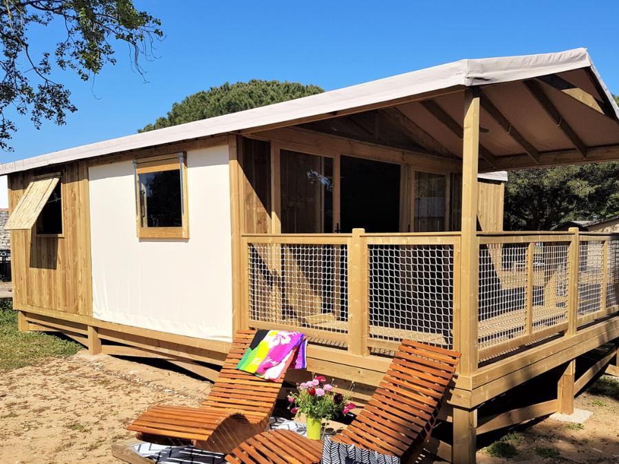 Tente en toile et en bois 4 personnes - Cosyflower Premium 38m² - 2 chambres + TV + draps + serviettes + terrasse semi-couverte 11m² 4/5 pers 1