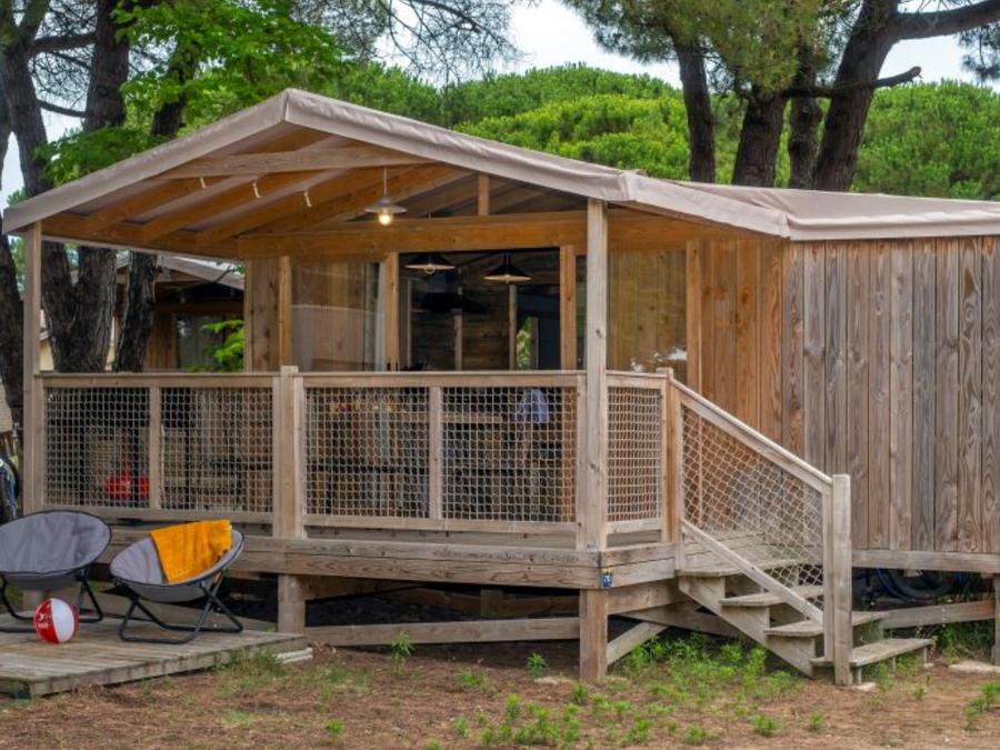 Tente en toile et en bois 4 personnes - Cosyflower Premium 38m² - 2 chambres + TV + draps + serviettes + terrasse semi-couverte 11m² 4/5 pers 0