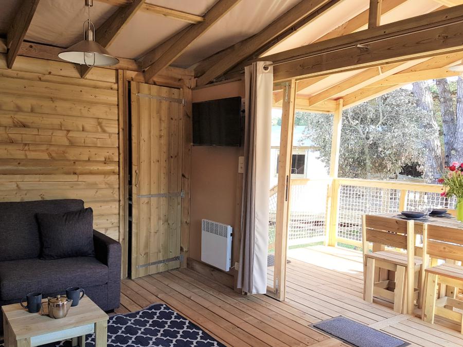Tente en toile et en bois 4 personnes - Cosyflower Premium 38m² - 2 chambres + TV + draps + serviettes + terrasse semi-couverte 11m² 4/5 pers 3