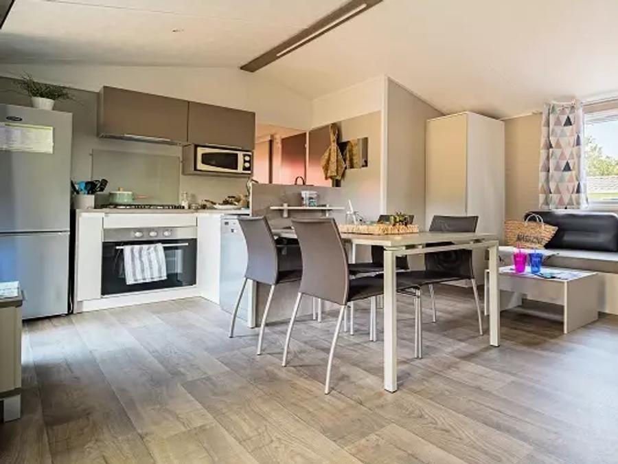 Mobilhome 6 personnes - Trio Premium 4 Pièces 6 Personnes Jacuzzi + Climatisé + TV 2