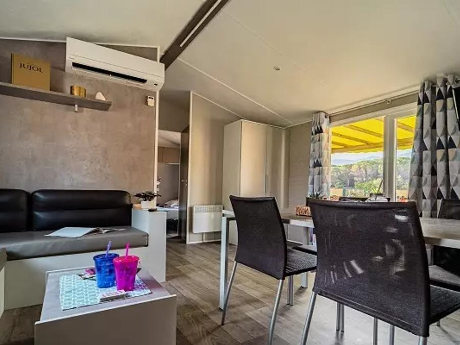 Mobilhome 6 personnes - Trio Premium 4 Pièces 6 Personnes Jacuzzi + Climatisé + TV 8