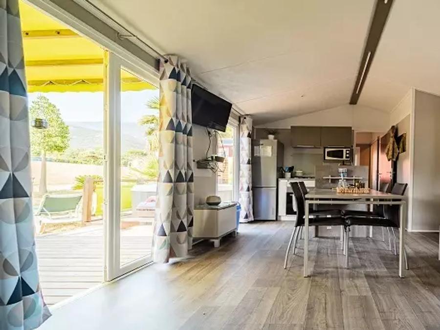 Mobilhome 6 personnes - Trio Premium 4 Pièces 6 Personnes Jacuzzi + Climatisé + TV 3