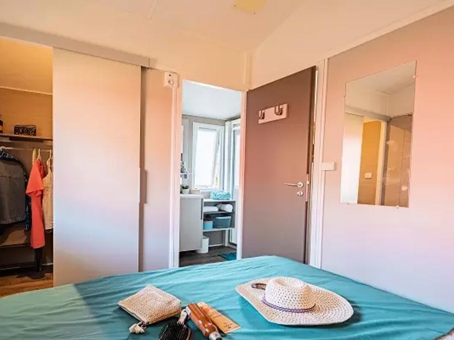 Mobilhome 6 personnes - Trio Premium 4 Pièces 6 Personnes Jacuzzi + Climatisé + TV 10