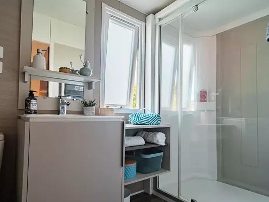 Mobilhome 6 personnes - Trio Premium 4 Pièces 6 Personnes Jacuzzi + Climatisé + TV 5