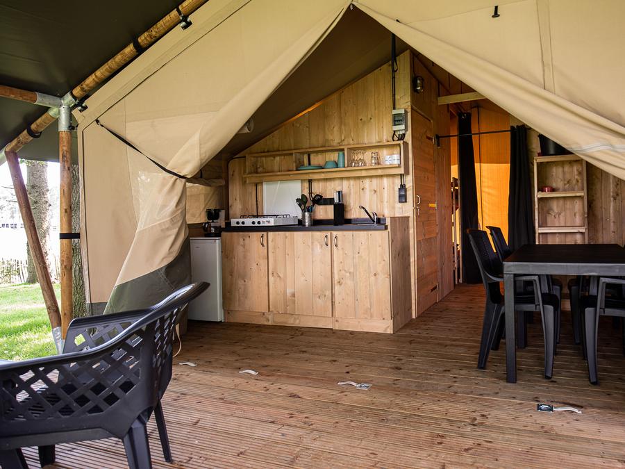 Tente en toile et en bois 5 personnes - Tente lodge premium avec sanitaires 5 personnes 0