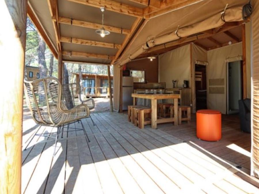 Tente en toile et en bois 4 personnes - LODGE sans sanitaires 1