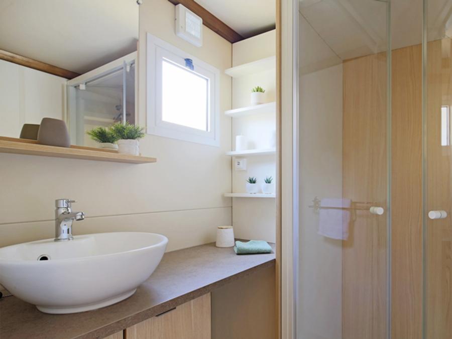 Chalet 5 personnes - NEW : Chalet Premium 37m² dont 12m² de terrasse couverte, 2 chambres, Clim, Tv, lave-vaisselle 5