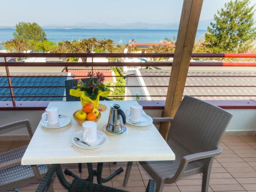 Appartement 2 personnes - supérieur deux pièces avec vue sur le lac 0