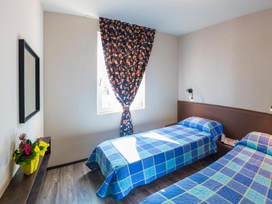 Appartement 2 personnes - supérieur deux pièces avec vue sur le lac 1