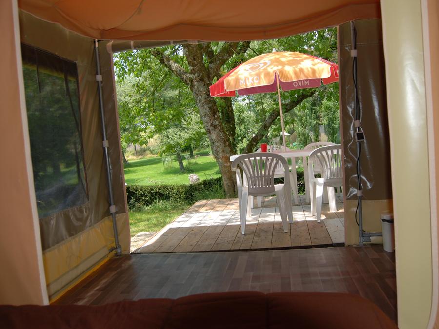 Tente 4 personnes - Bungalow toilé Caraïbes 20m² avec terrasse 10.5m² - sans sanitaire 2 chambres 4 pers 1
