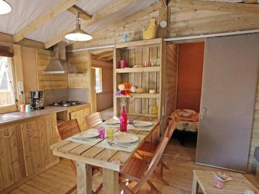 Mobilhome 4 personnes - CosyFlower Premium 38m² - 2 chambres + terrasse couverte + TV + Draps + Serviettes 0