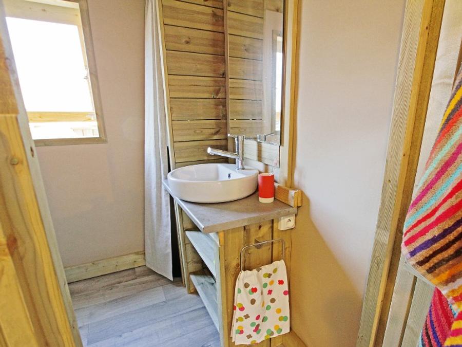 Mobilhome 4 personnes - CosyFlower Premium 38m² - 2 chambres + terrasse couverte + TV + Draps + Serviettes 1