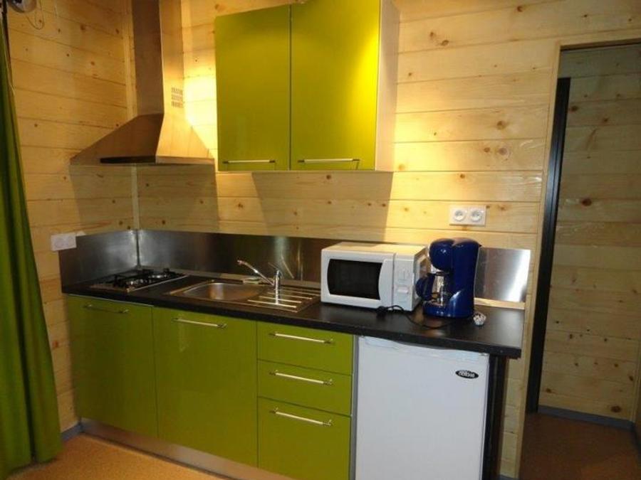 Chalet 4 personnes - Chalet CONFORT Nelia 23 m² (1 chambre) + terrasse couverte de 8 m² + clim reversible(045) + TV 2/4 pers 2