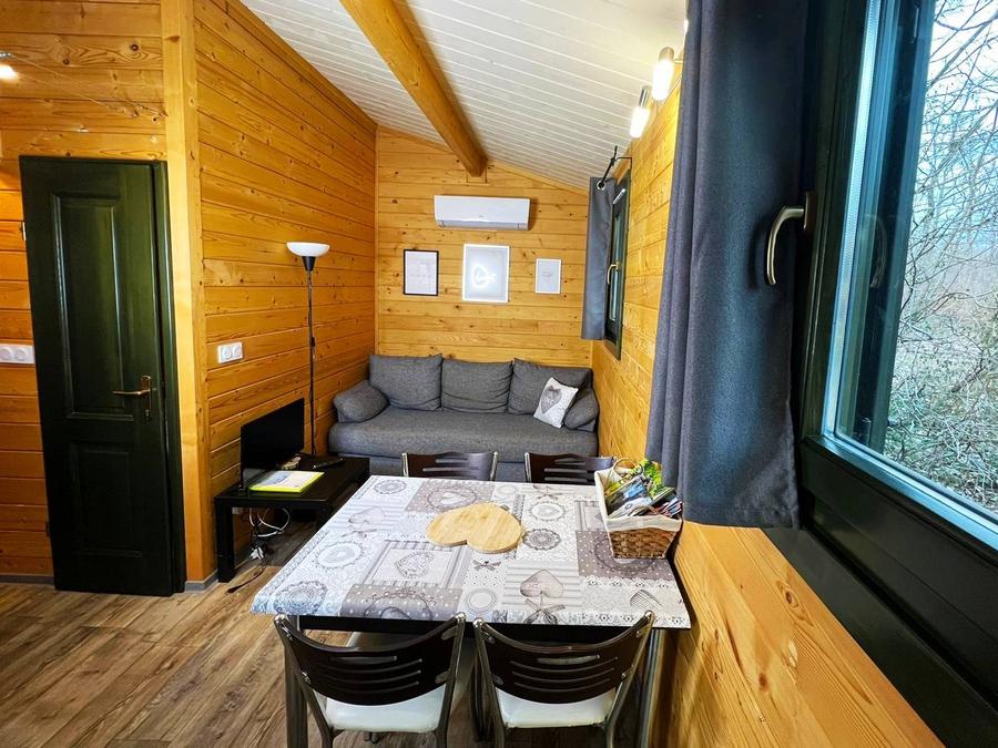 Chalet 4 personnes - Chalet CONFORT Nelia 23 m² (1 chambre) + terrasse couverte de 8 m² + clim reversible(045) + TV 2/4 pers 8