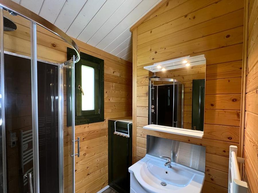 Chalet 6 personnes - Chalet Savania PREMIUM46 34 m² (2 chambres) + terrasse couverte de 13 m² + TV + clim réversible 4/6 pers 11