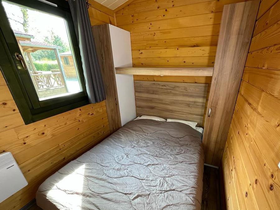 Chalet 6 personnes - Chalet Savania PREMIUM46 34 m² (2 chambres) + terrasse couverte de 13 m² + TV + clim réversible 4/6 pers 9