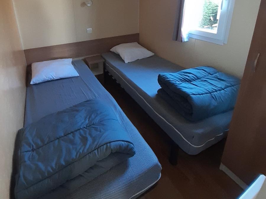 Mobilhome 4 personnes - LOISIRS - TV 4